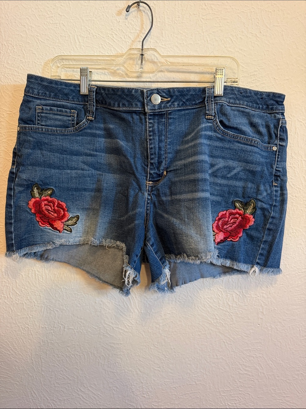 🌹🌹🌹3 for 12$🌹🌹🌹Women’s Blue Denim Cutoff Shorts with Red Rose Embroidery-18